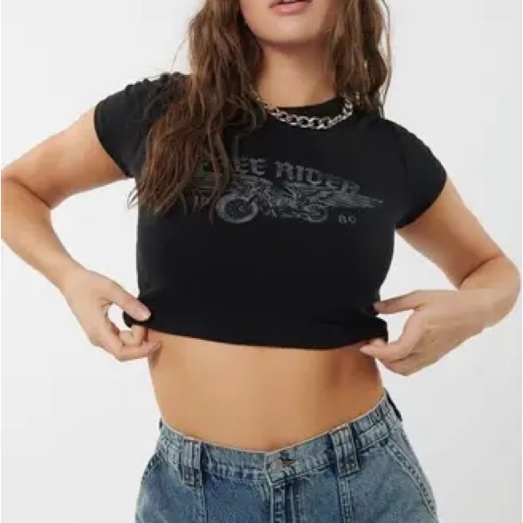 Garage Black Graphic Crop Top - Picture 2 of 6